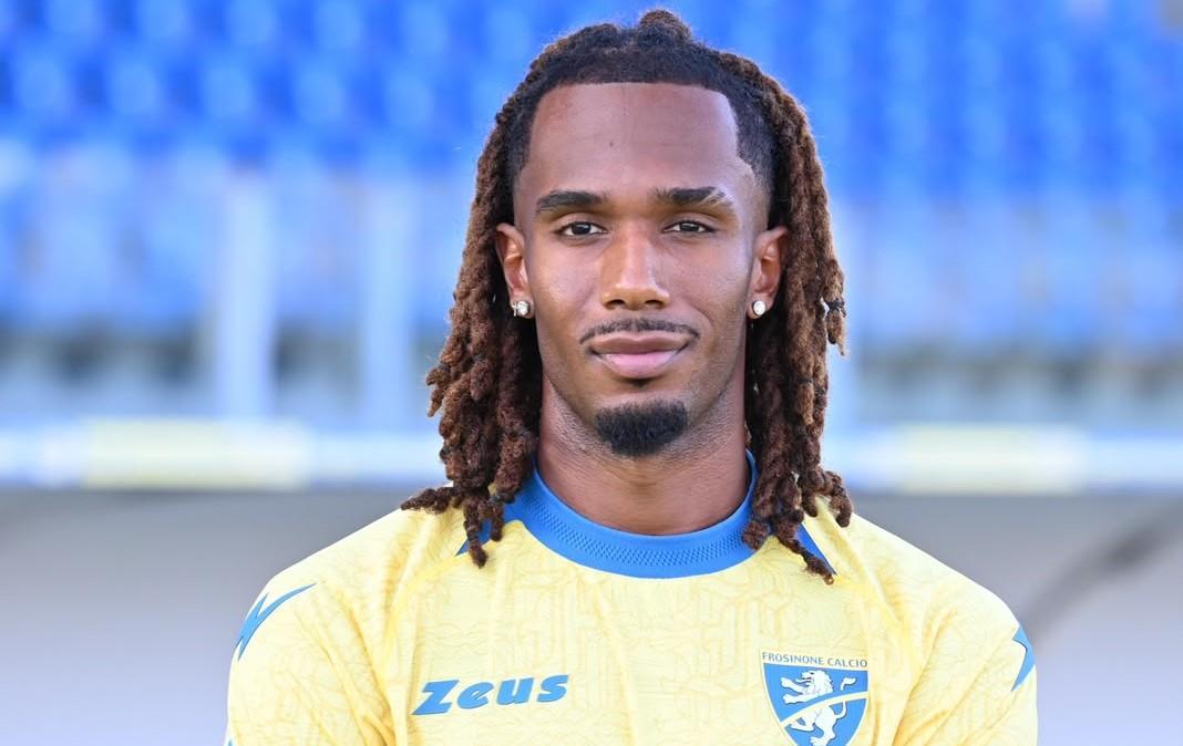 Frosinone, Enzo Tchato si presenta: "Progetto stimolante, non vedo l'ora di giocare allo Stirpe"