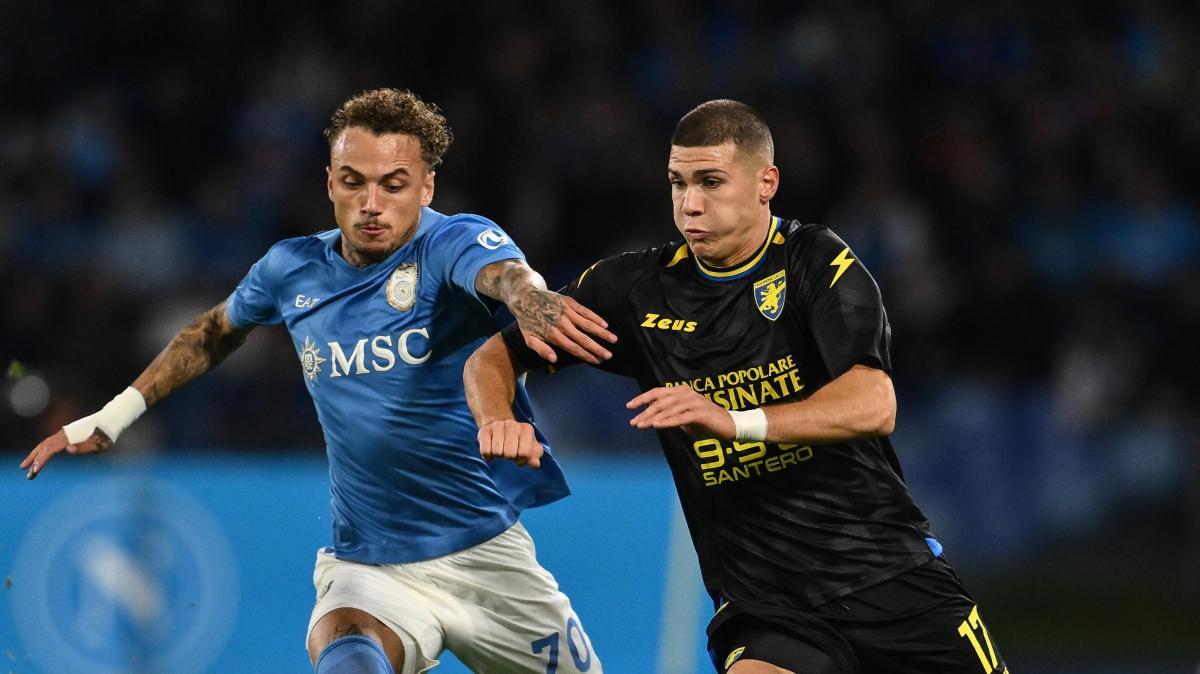 Napoli-Frosinone, la legge dello specchio: 9 tiri in porta per gli azzurri contro l'imprecisione dei canarini