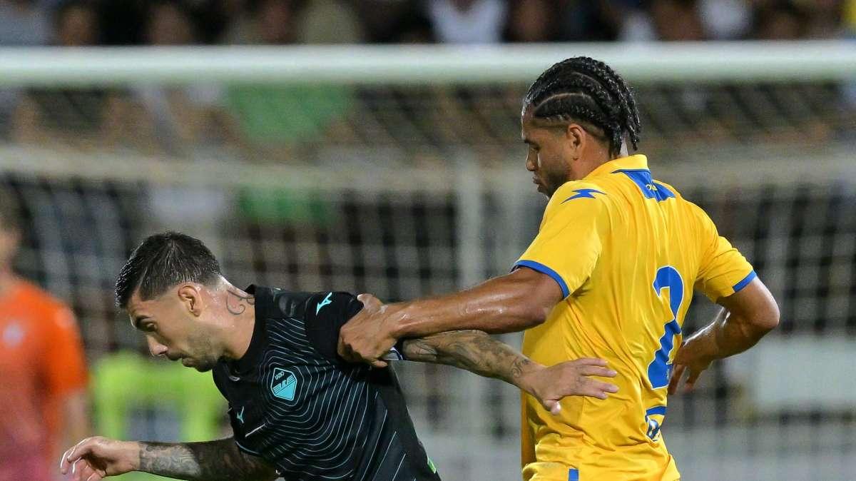 UFFICIALE - Jeremy Oyono è del Frosinone. Contratto fino al 2027