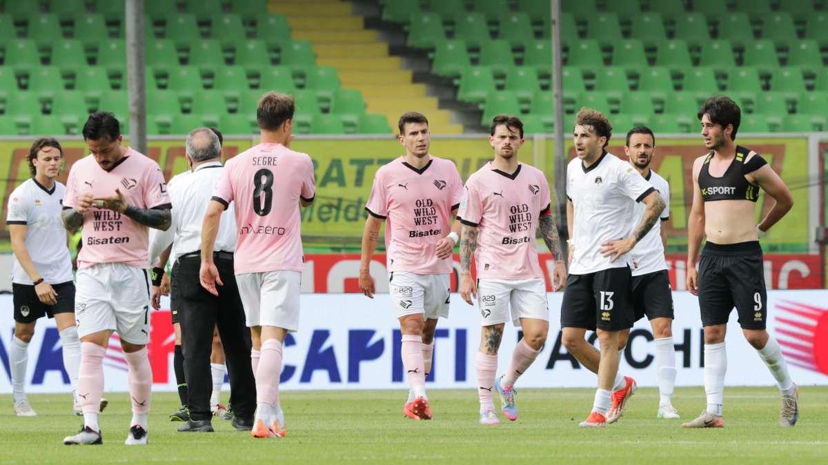 Palermo, questi i convocati di Dionisi per la gara col Frosinone: due le assenze pesanti in difesa nei rosanero