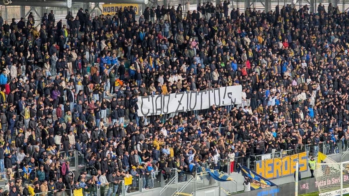 Frosinone-Venezia, l'ultimo saluto della Nord a "Torchiolino"