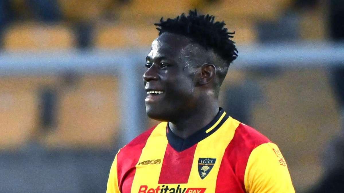 Banda, tunnel su Soulé: la giocata all'11' di Frosinone-Lecce