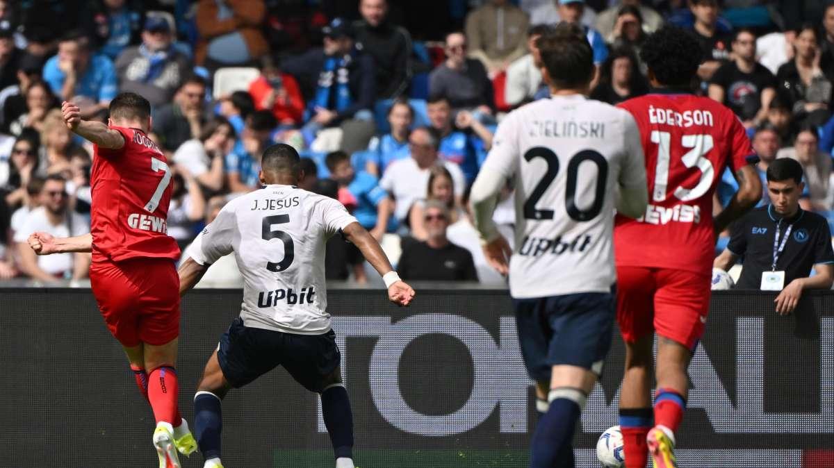 Qui Napoli, Juan Jesus in gruppo. Terapie e palestra per Olivera