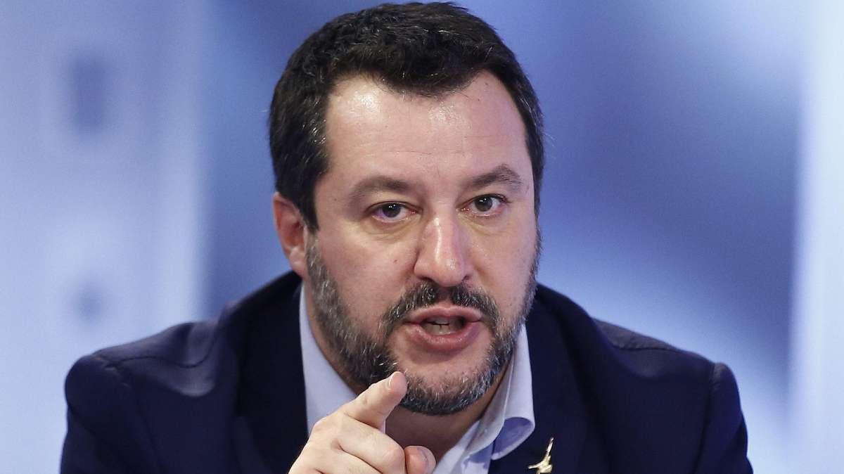 Salvini replica a Conte: "Non si fa il bene dell'Italia così. Il calcio è vita: sì a pubblico contingentato"