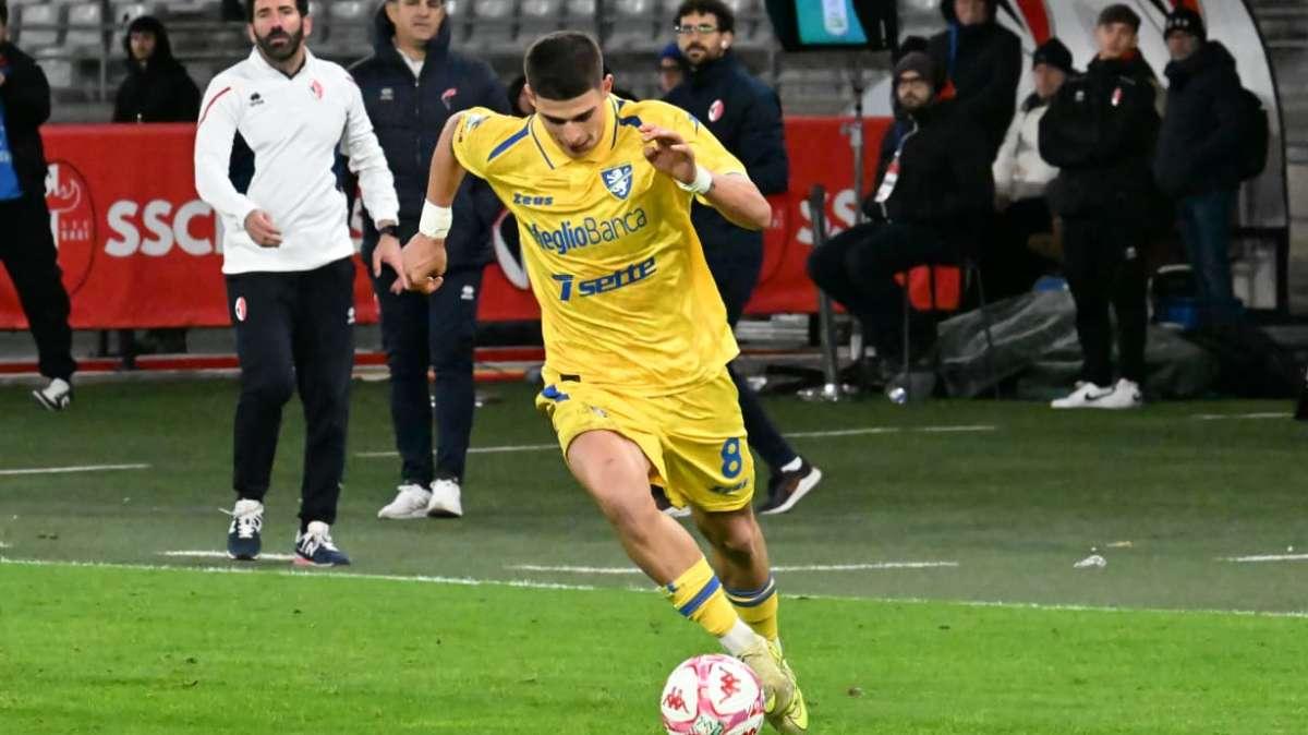 PAGELLE Reggiana-Frosinone 0-1: decisiva la rete di Koutsoupias