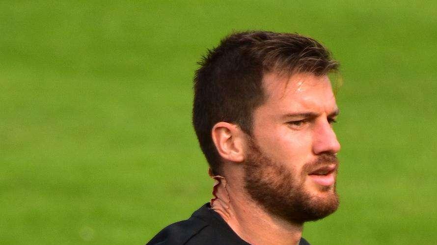 Venezia-Frosinone: Modolo fa saltare in aria Rohdén, poi manda a quel paese l'arbitro