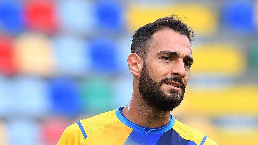 Il gesto antisportivo di Cardoselli durante Frosinone-Entella: Kastanos reagisce stizzito