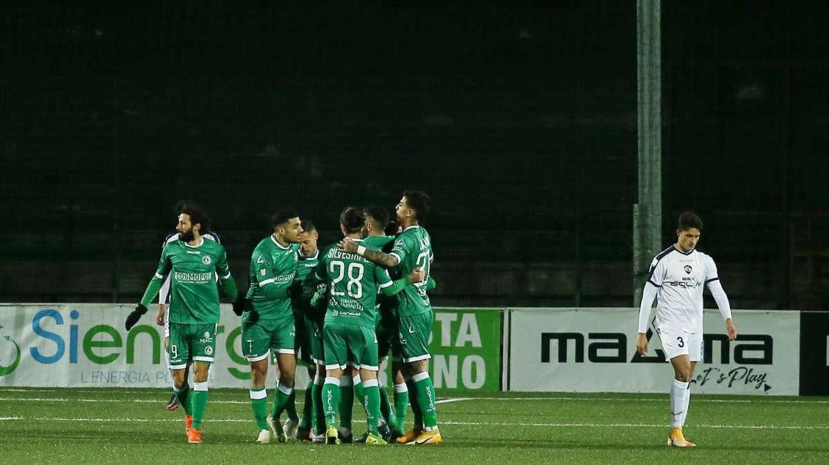 L'Avellino stende il Monza nell'anticipo: decide una magia di Russo (2-1)