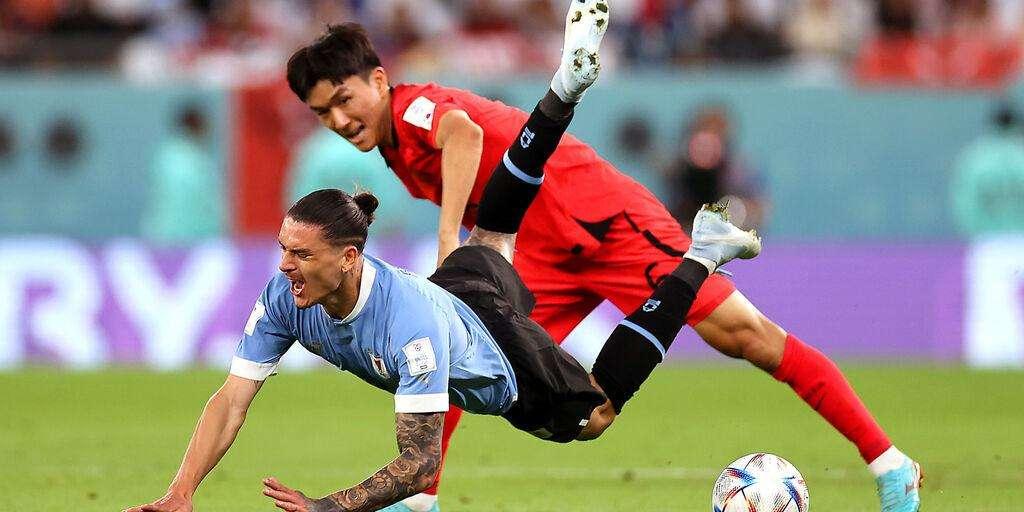 L'Uruguay sbatte sul palo, per due volte, e corre un rischio nel finale: contro la Corea del Sud è 0-0