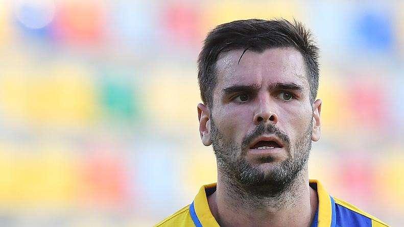 Brighenti va in tribuna per Frosinone-Venezia: ecco insieme a chi è stato escluso il capitano