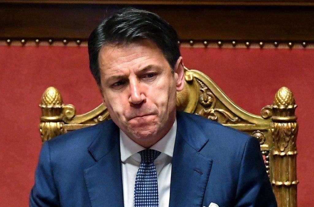 Conte vuole gli stadi chiusi: "Inopportuno riaprirli". E sulle discoteche scarica la colpa sulle Regioni
