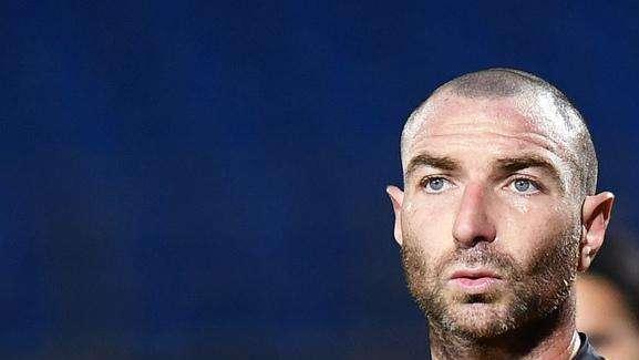 Lucioni, epica intervista a Sky in mutande: "Non voglio smettere di giocare a calcio!", e il figlio Gabriele elogia il papà