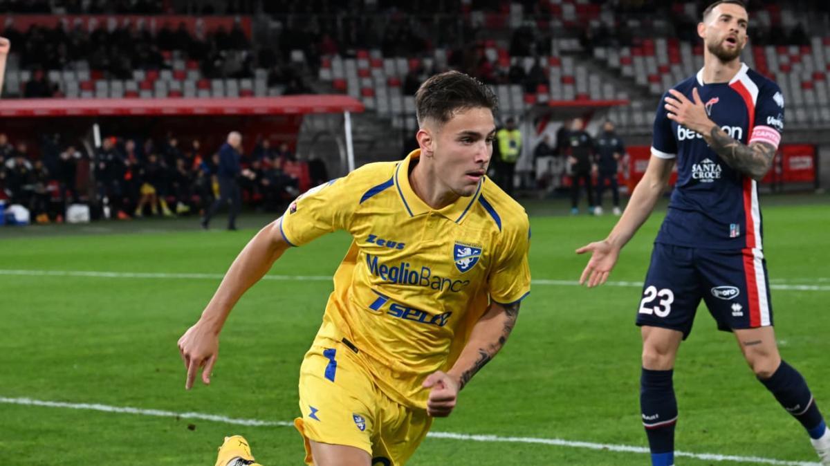 Frosinone, Raimondo: "Vogliamo la salvezza per entrare nella storia. Mi ispiro a Lautaro e Thuram"