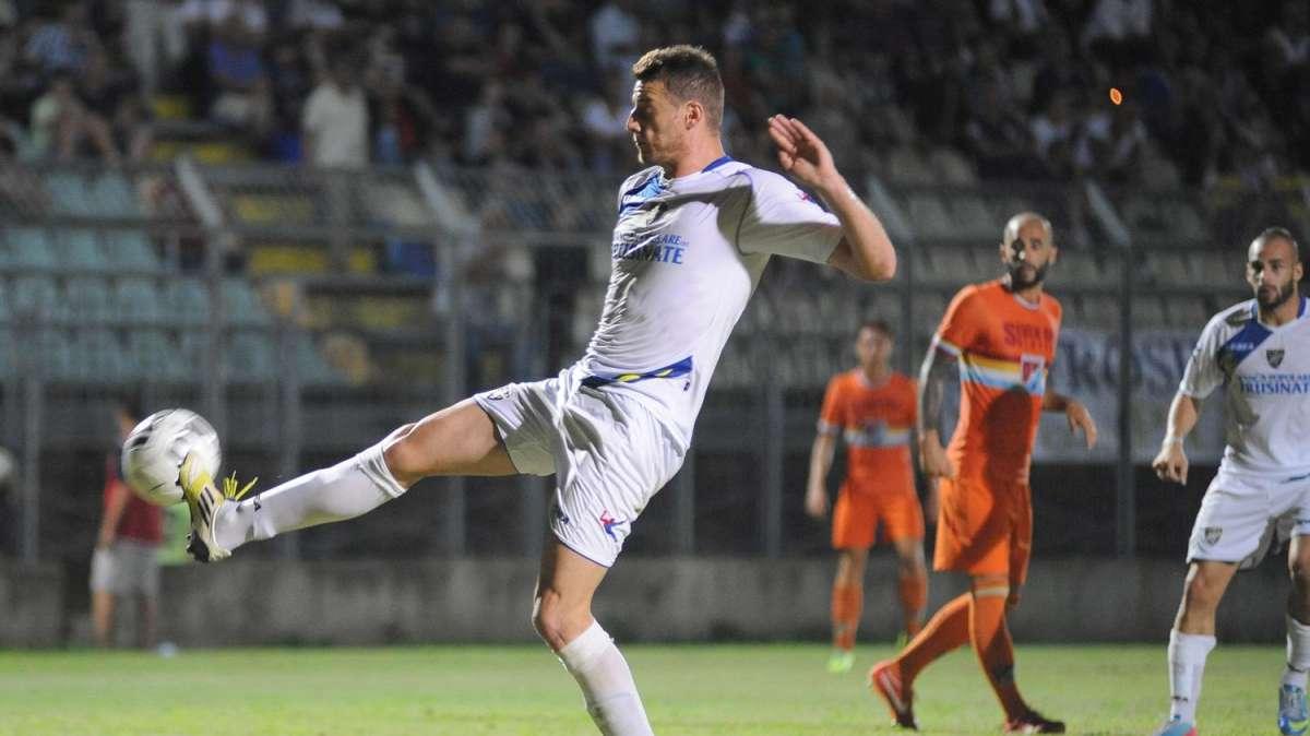 RIVIVI IL LIVE MATCH: Frosinone Como 1-3 dopo i calci di rigore. Decisivi gli errori di Frara, Curiale e Crivello
