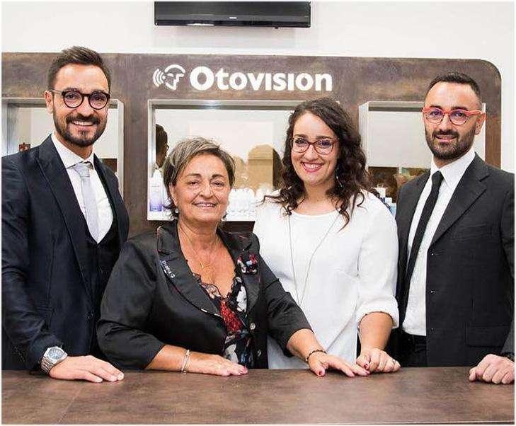 Commerciale - Otovision: i vantaggi dei servizi per la vista e l'udito e la promozione estiva di rottamazione