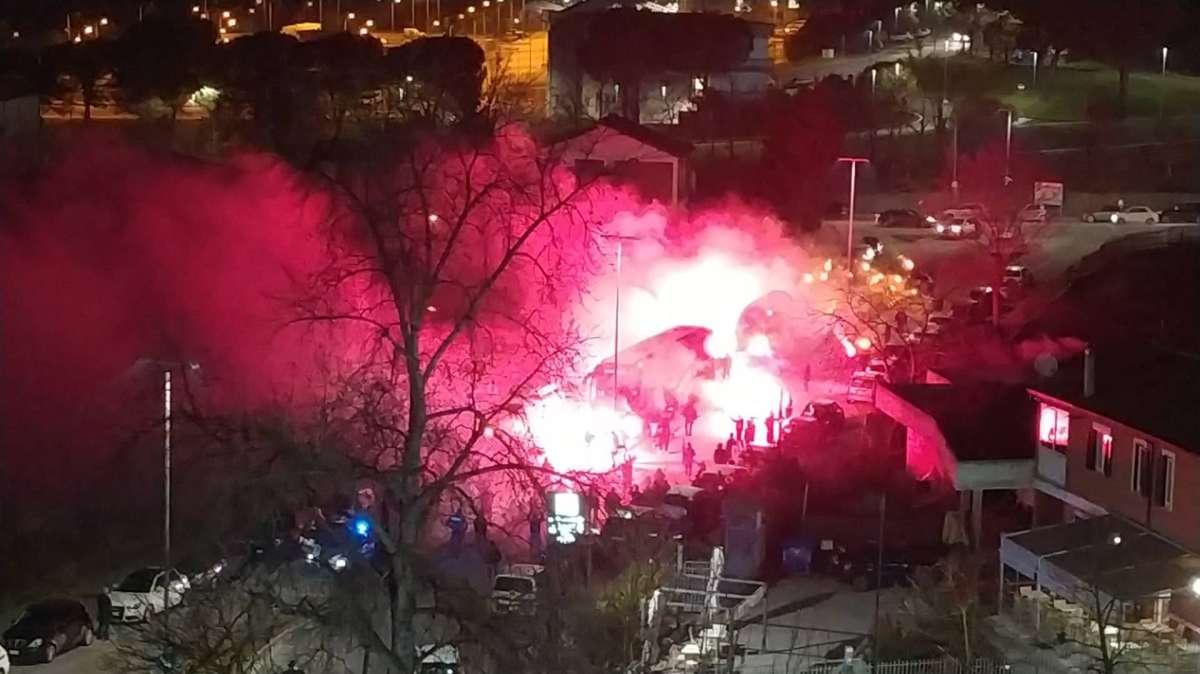 VIDEO - L'accoglienza dei tifosi canarini all'arrivo della squadra allo stadio