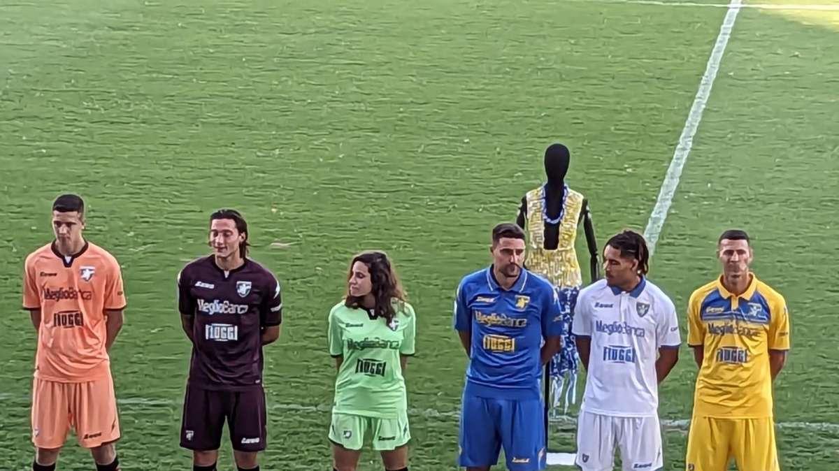 FOTONOTIZIA - Svelate le nuove maglie del Frosinone Calcio