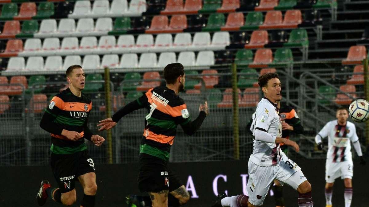 Serie B, Venezia-Cosenza 3-0: il Frosinone sorride...