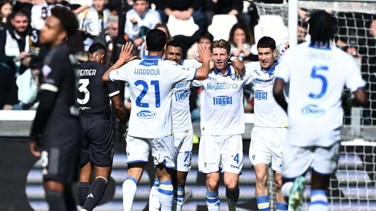  Rivivi il  LIVE TF, Juventus-Frosinone 3-2 . La Juve va a segno a 30" dalla fine con Rugani 