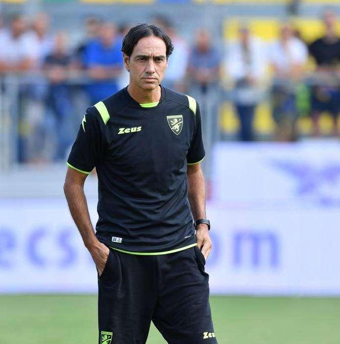 Frosinone, allenamento in corso. Nesta studia la formazione anti-Trapani