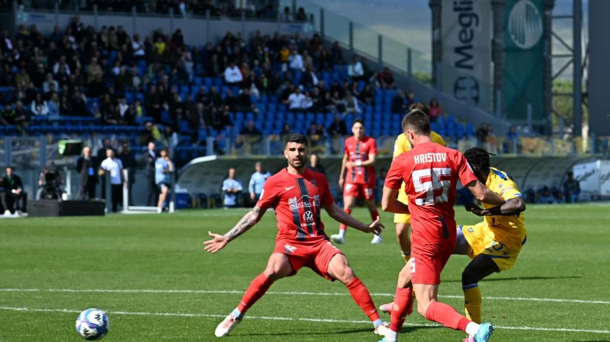 Frosinone-Cosenza 2-2: gli highlights della gara del Benito Stirpe
