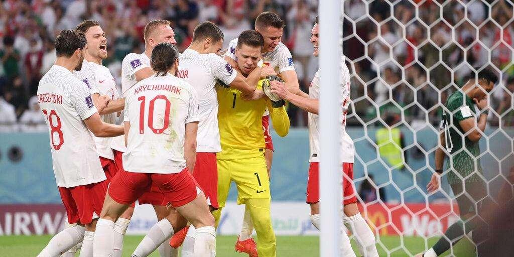 Szczesny annienta i sogni dell'Arabia Saudita, che cade contro la Polonia. Lewandowski, in lacrime, si sblocca in un Mondiale