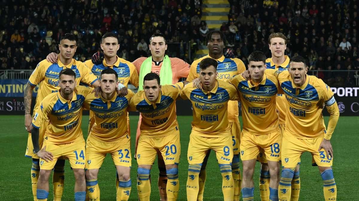 Frosinone, 25 i convocati: assente Caso, tornano Zortea e Ghedjemis 