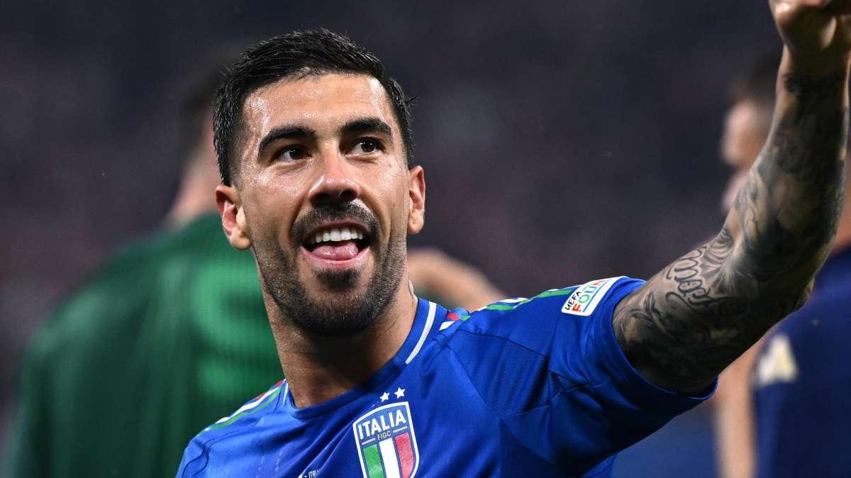 Uno dei protagonisti dell'estate italiana 2024 sbarca al 'Benito Stirpe': Zaccagni saluta il pubblico ciociaro e segna