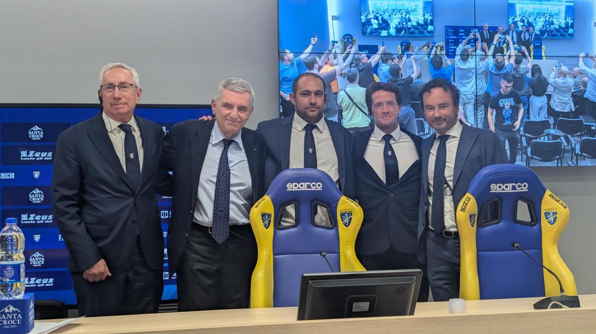 Frosinone, l'alba di una nuova era: firmato l'accordo con Clara Vista. Stirpe: «Ceduto l'80%, ora abbiamo risorse importanti. Ghedjemis? Può restare»