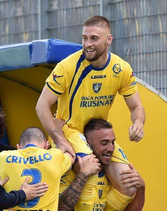 CRONACA E TABELLINO - Frosinone-Crotone 3 a 1! CIOCIARI IN SERIE A!!!