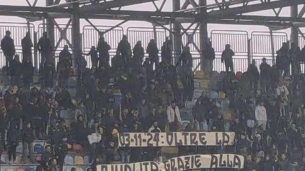 Fotonotizia - La Nord: "03-11-24 oltre la rivalità grazie alla Catanzaro Ultras" 