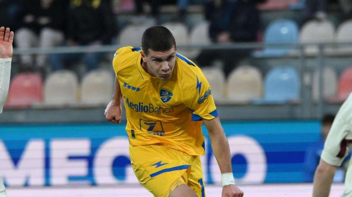 Incredibile al 64’: Il Frosinone segna un gol solare, ma quello che succede dopo lascia tutti senza parole