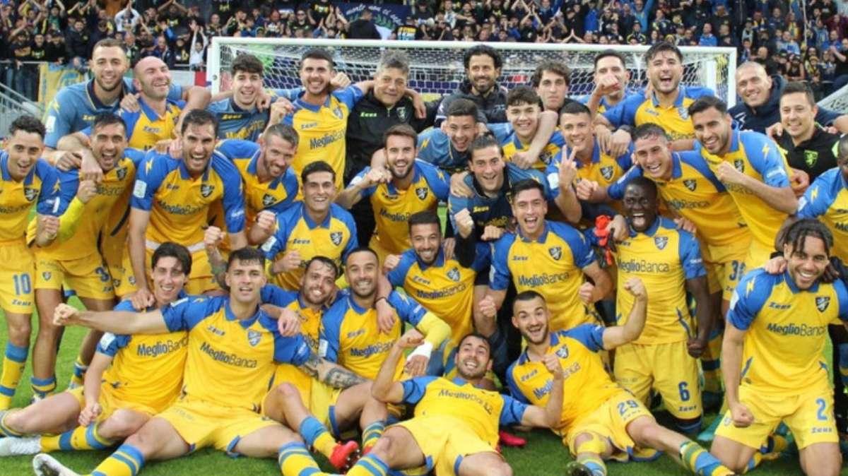 Frosinone, il tuo posto in Paradiso. 3-1 alla Reggina. È Serie A - Tabellino e cronaca