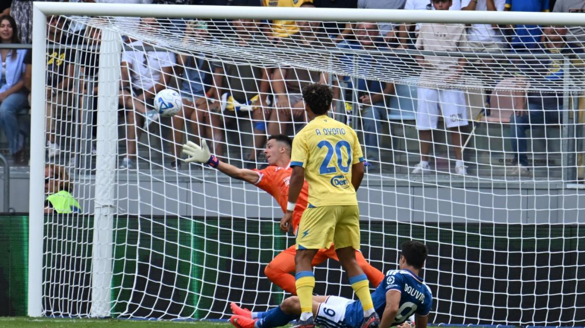 PAGELLE  Frosinone-Como 2-0: Palmisani para, Calò e Kvernadze in gol