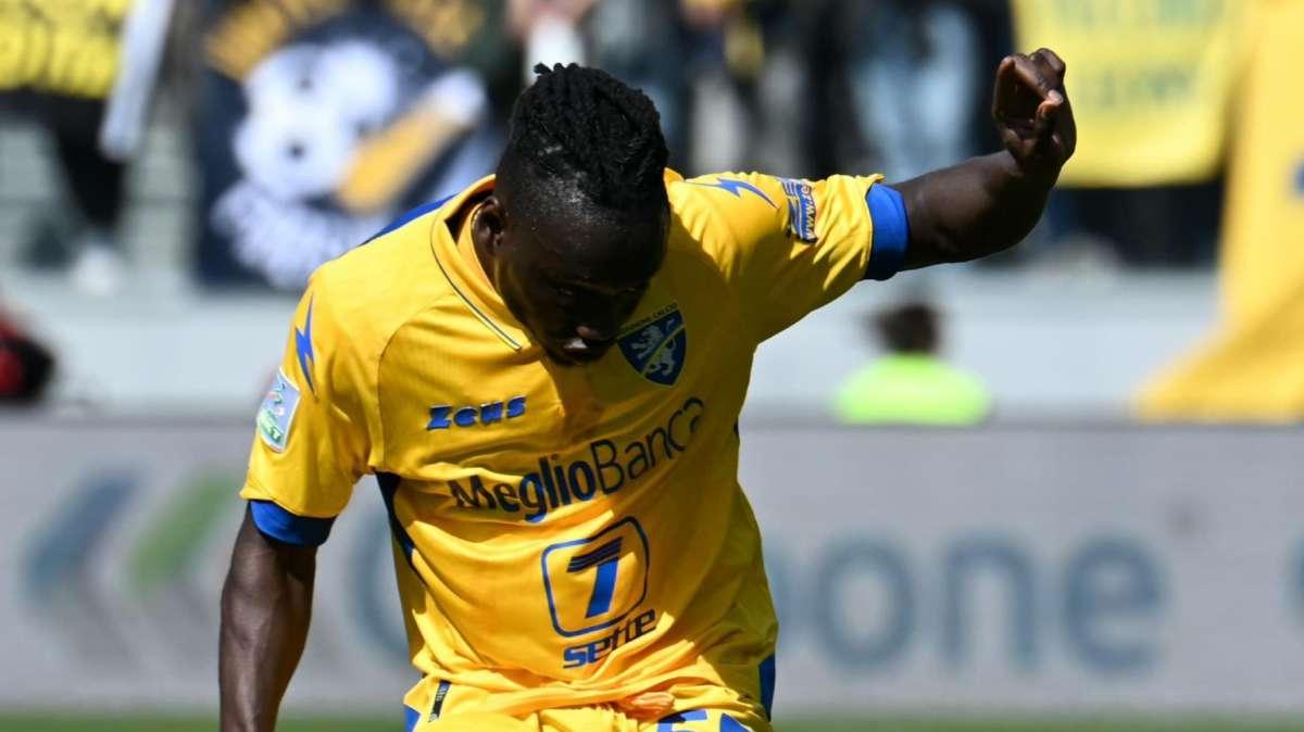 PAGELLE Frosinone-Cosenza 2-2: Bene Kvernadze, Pecorino si sblocca