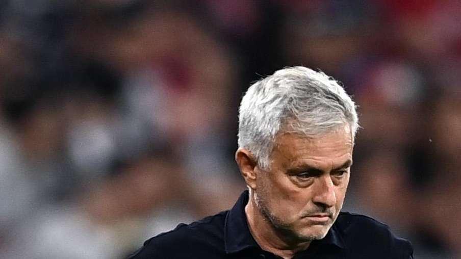 In diretta dall'Olimpico: inquadrato Mourinho che viene ricoperto di fischi!