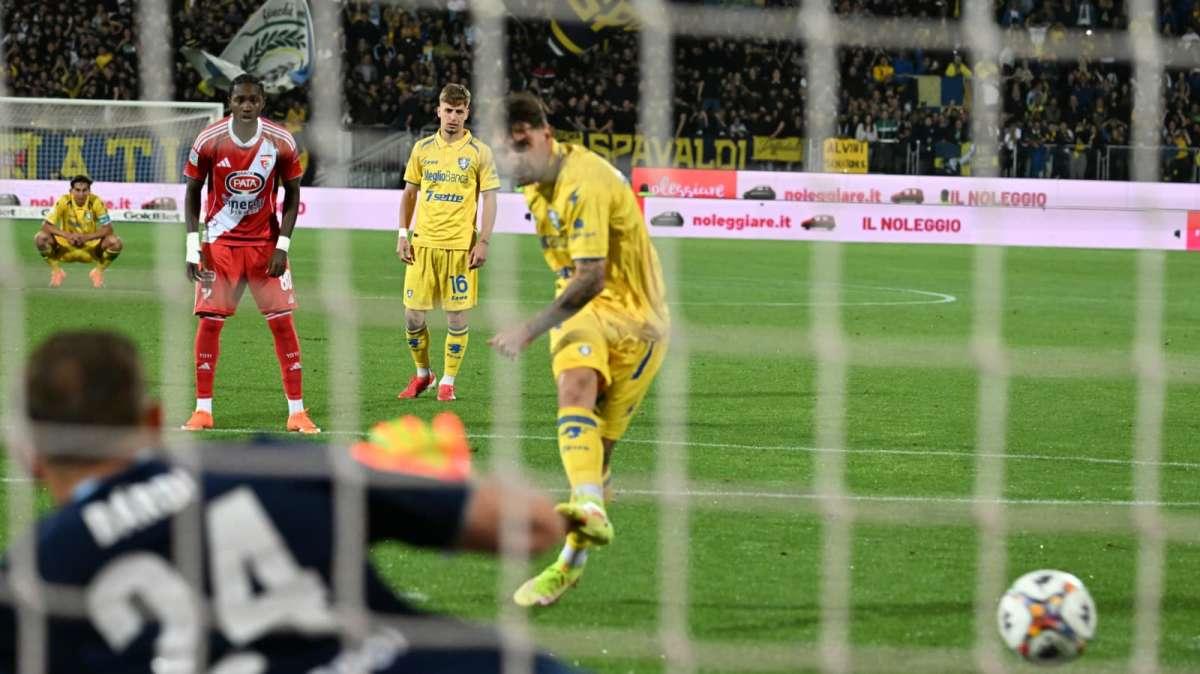 Tabellino e cronaca Frosinone-Mantova: 5-0. Festa grande allo Stirpe. Leone in Serie A