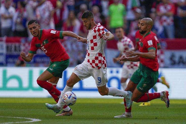 Pari compromissorio tra Marocco e Croazia. Il pathos del Mondiale non c'è: i calciatori, più che eroi nazionali, si atteggiano da impiegati statali