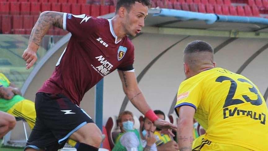 Serie B - Giudice Sportivo: squalificati cinque calciatori. Lisi salta Pisa-Frosinone