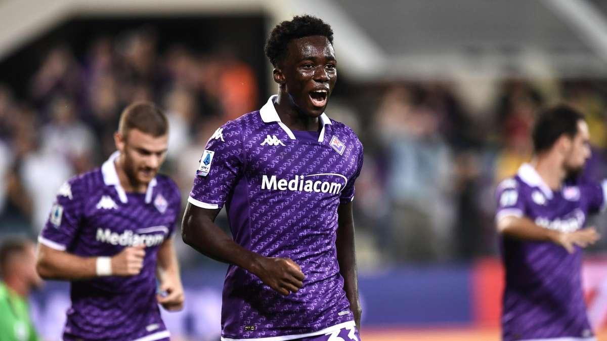 Serie A, non c'è storia nel Monday night del "Franchi": La Fiorentina vince 3-0 sul Cagliari e aggancia Juve e Napoli al terzo posto