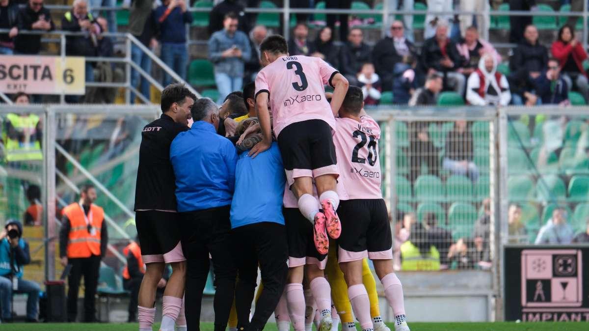 Serie B, il Palermo cala il tris a Catanzaro. Successo pesante per il SudTirol
