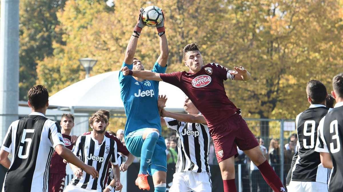 Frosinone, Loria sull'importanza della costruzione del gioco dal basso: "Siamo propensi ad attuare questo tipo di gioco. Io ce la metterò tutta per migliorare in questa situazione tecnica"