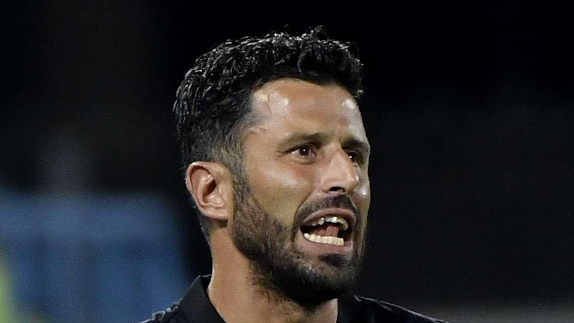 La reazione di Fabio Grosso dopo il triplice fischio: esulta e si congratula con i suoi calciatori