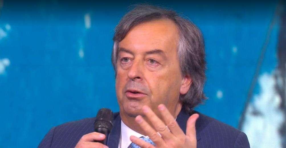 Burioni: "Il calcio è uno sport di contatto, implica un rischio. Riprendere a giugno? Sono scelte politiche"