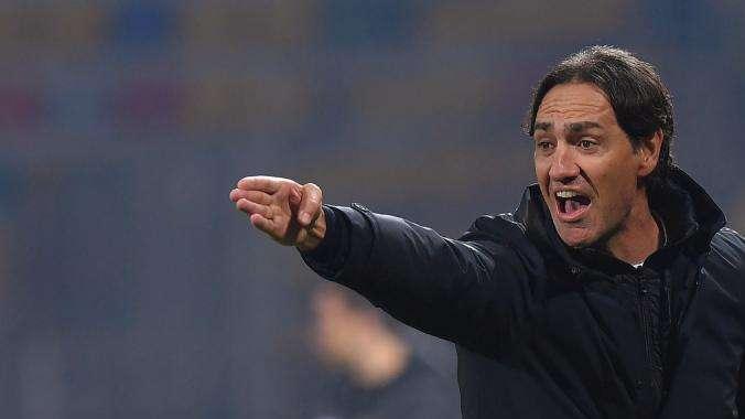 Nesta disperato nel finale: sperimentato frettolosamente il 4-2-4