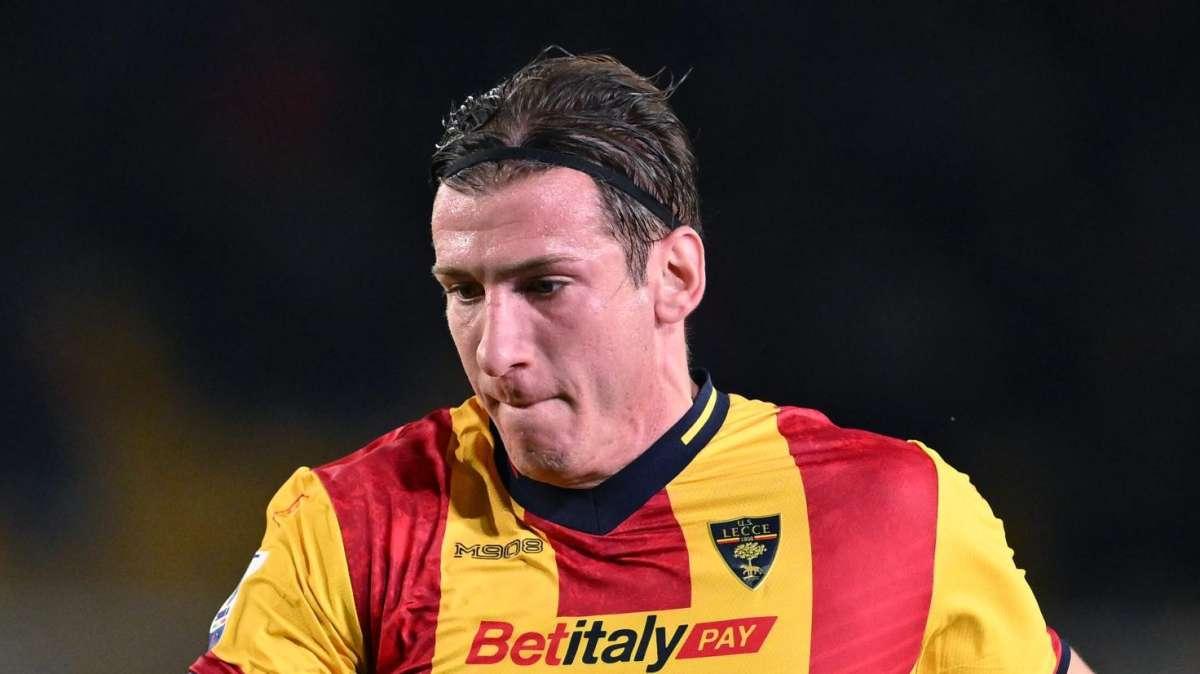 Lecce, i festeggiamenti 2 giorni prima della gara con l'Udinese: spumante e cori salvezza