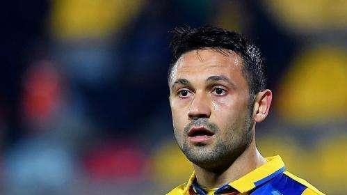 La solitudine di Camillo Ciano: cade tre volte, ma l'arbitro non fischia. E poi accade quel che accade...