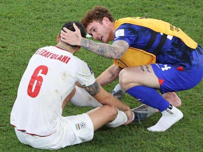 Gli Stati Uniti piegano il nemico Iran e accedono al G16 del calcio. L'Inghilterra doma il Galles: 3-0 e primato nel Gruppo B