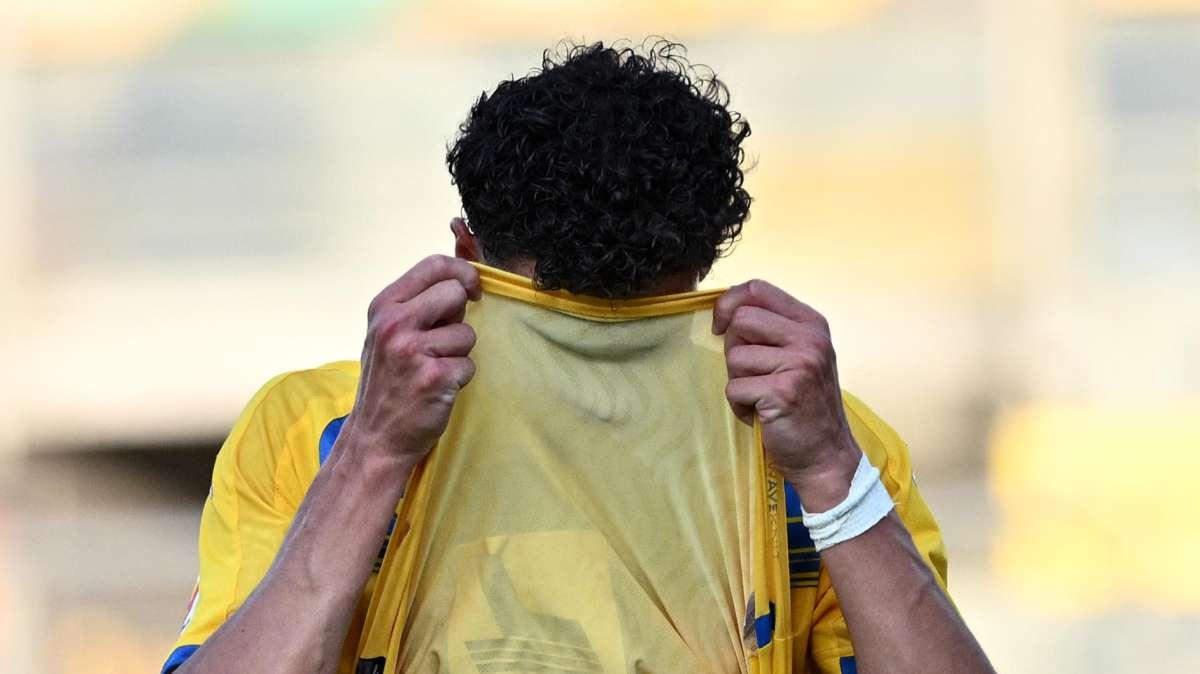 Mediaset - Il pubblico del 'Benito Stirpe' fischia il Frosinone dopo la sonora sconfitta contro il Pisa