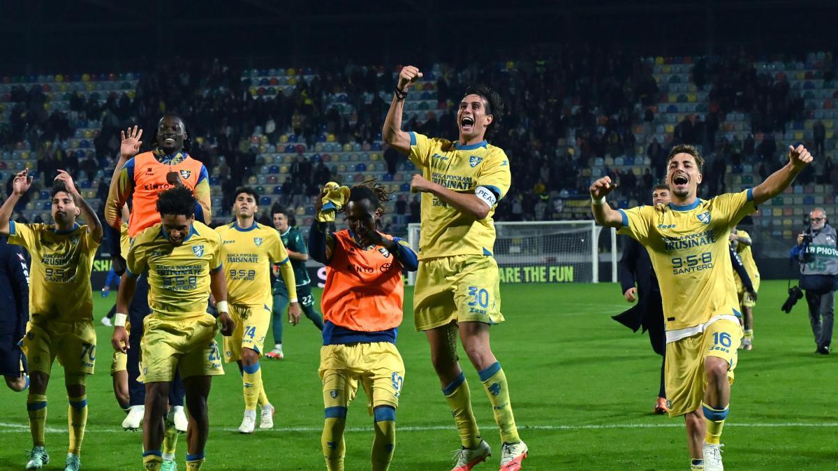 Frosinone-Lecce 5-1, le pagelle di TMW sui giallazzurri di Alvini: "Dirige l'orchestra il maestro Massimiliano Alvini"